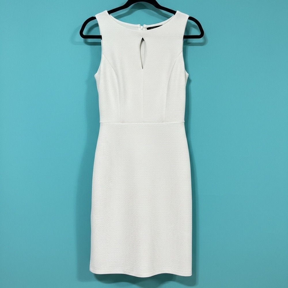 White House Black Market White Textured Keyhole Sheath Dress Size 00 Sleeveless